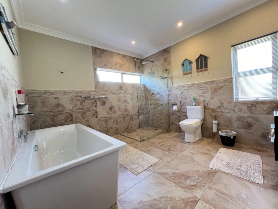4 Bedroom Property for Sale in Jeffreys Bay Central Eastern Cape